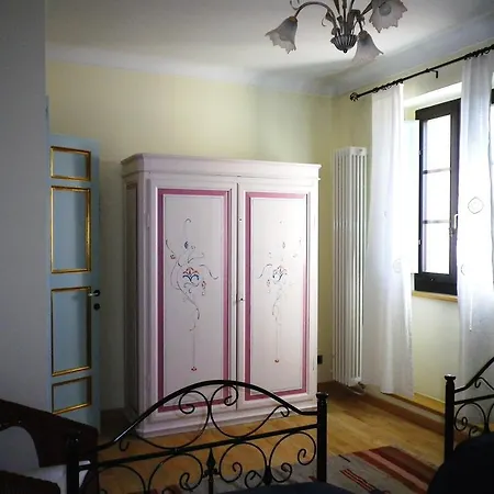 Palazzo Urbani * Monte San Martino