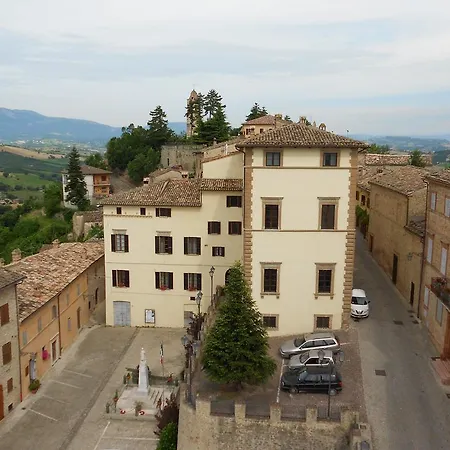 Palazzo Urbani * Monte San Martino
