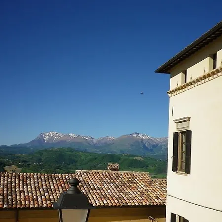 Palazzo Urbani Monte San Martino