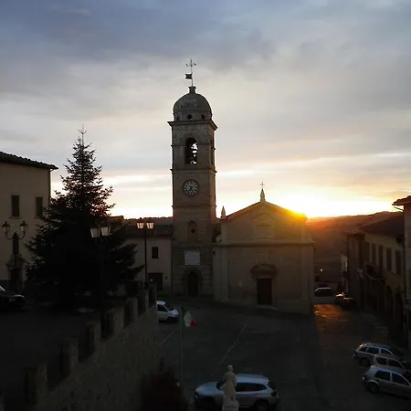 Palazzo Urbani Monte San Martino